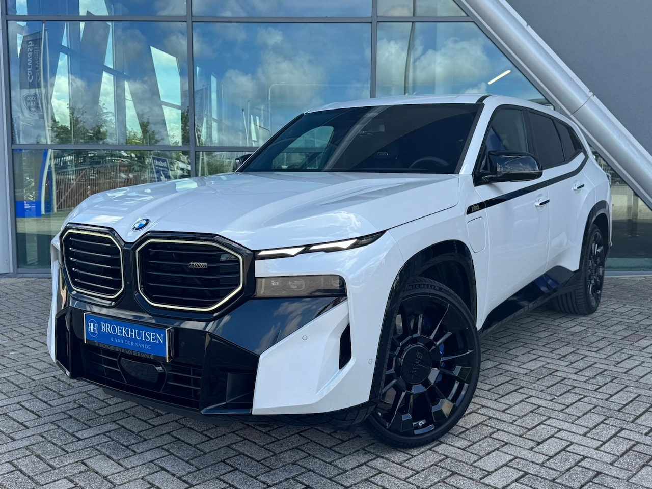 BMW XM - PHEV 30 kWh M-Sport V8 653pk Driving Assist / Bowers Wilkins Audio / 23inc /Massage Stoele - AutoWereld.nl