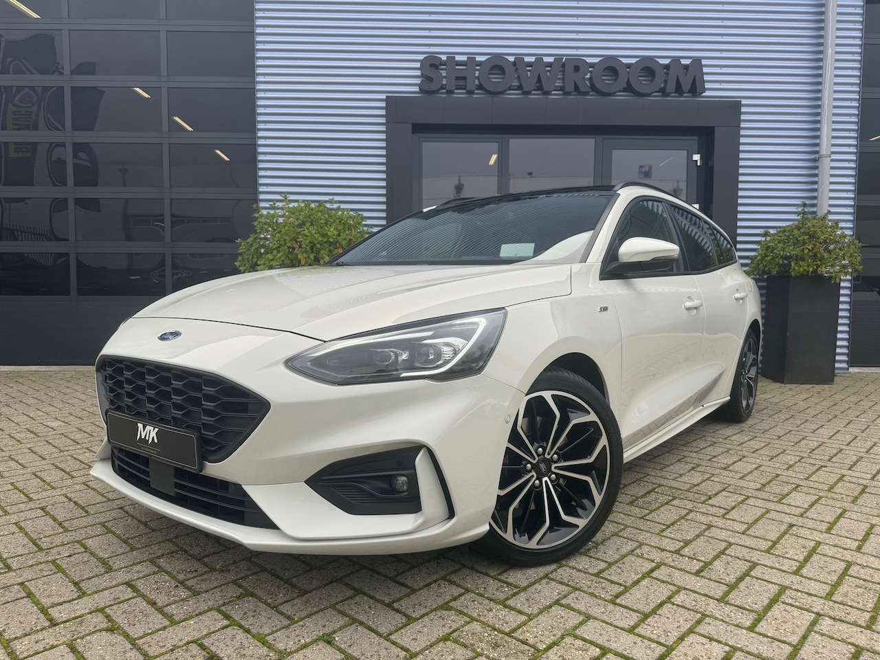 Ford Focus Wagon - 1.0 EcoBoost ST-Line Automaat|Pano|Stoel & Stuurverwarming|Apple Carpley|Head up|Trekhaak - AutoWereld.nl