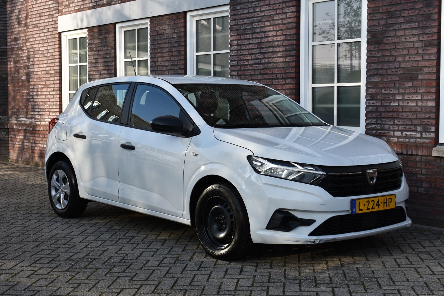 Dacia Sandero - Grib Automotive B.V. – Klein in schaal, groot in service! Welkom bij Grib Automotive B.V. - AutoWereld.nl
