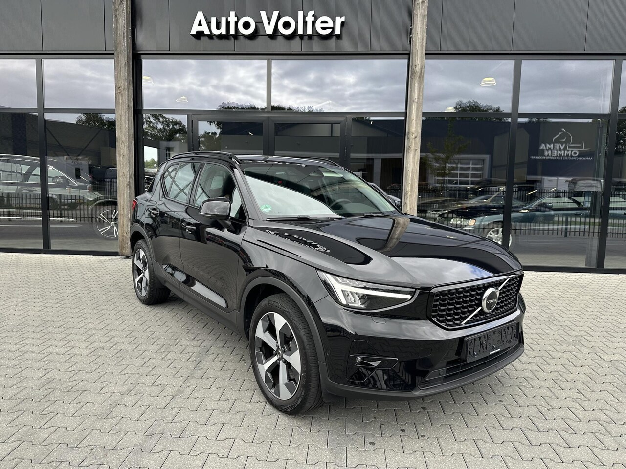 Volvo XC40 - 2.0 B4 Plus Dark Leer|ACC|memory|H&K - AutoWereld.nl