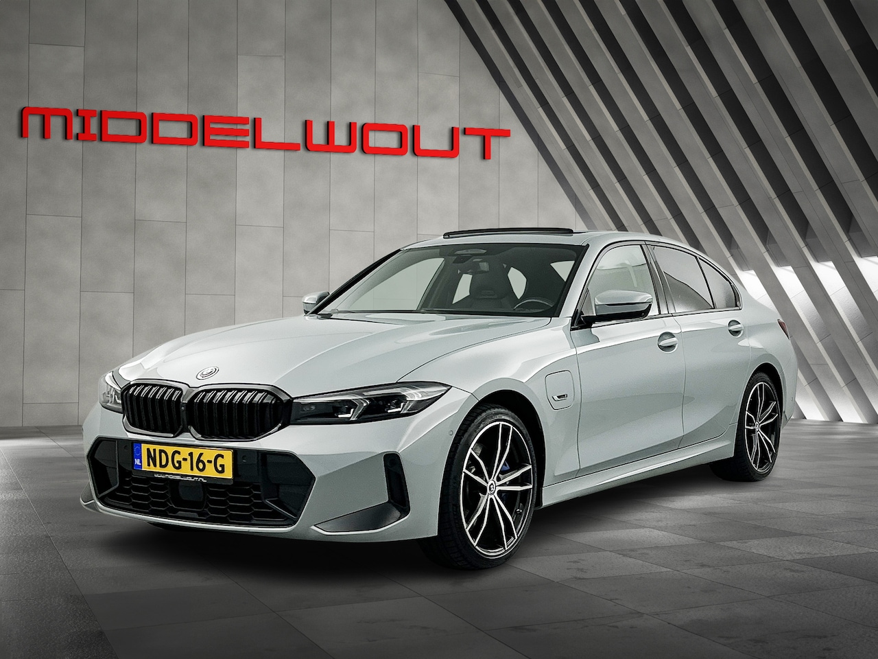 BMW 3-serie - 330e xDrive M-Sport pro M-stoel/Schuifdak/H&K/Memory/HUD - AutoWereld.nl