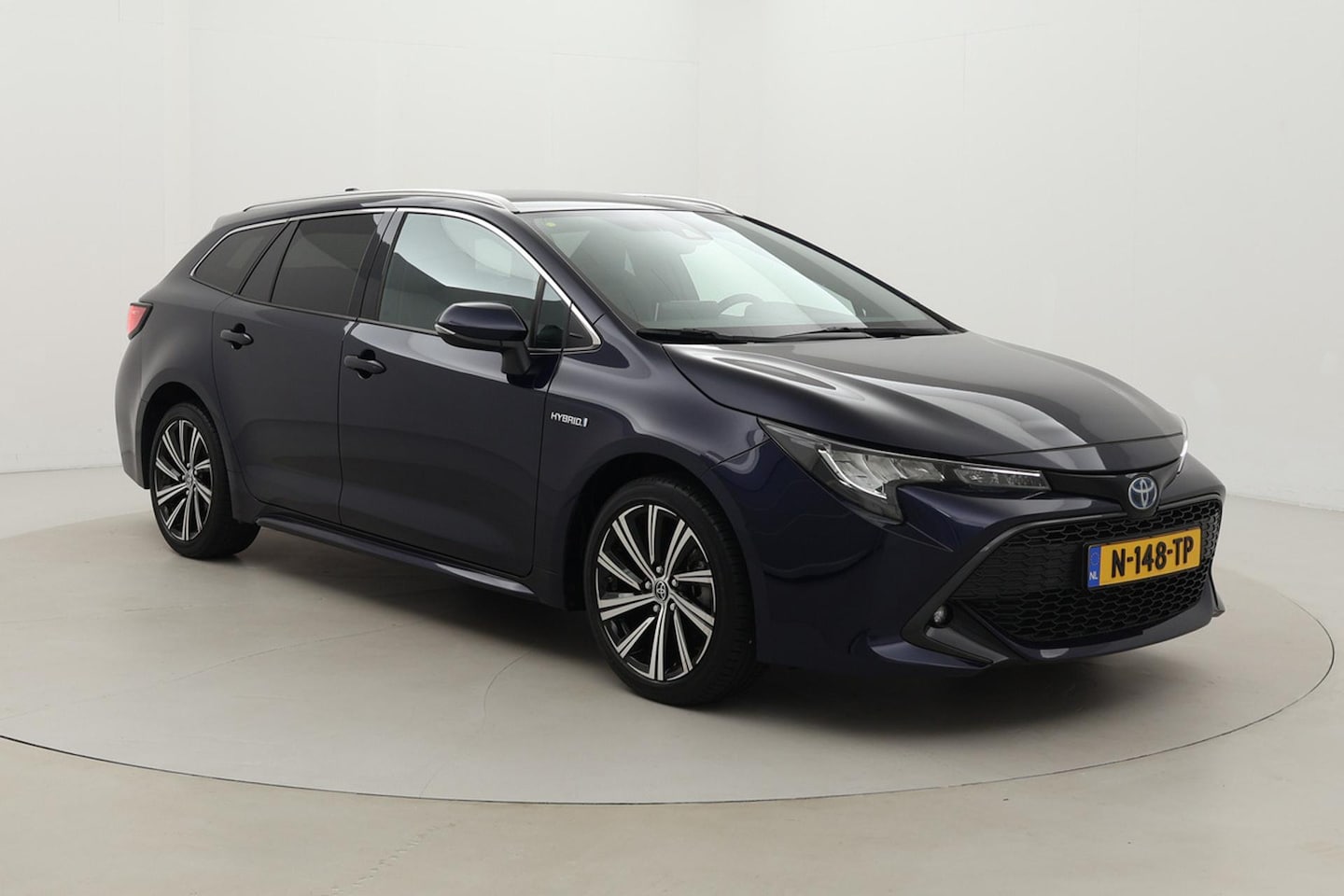 Toyota Corolla Touring Sports - 1.8 Hybrid Dynamic | Trekhaak | Apple Carplay / Android Auto | Stoelverwarming | Adaptive - AutoWereld.nl