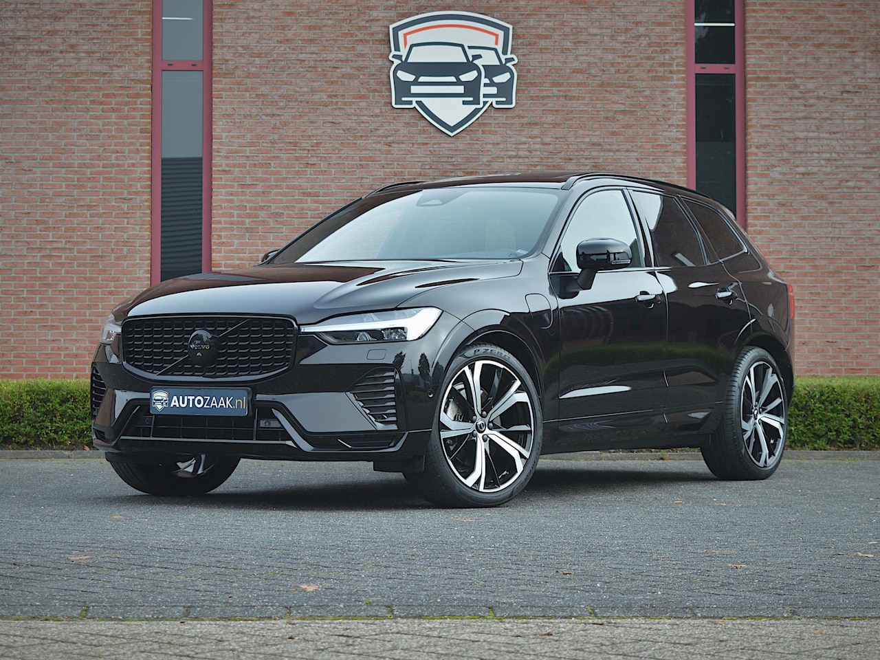 Volvo XC60 - T6 Recharge AWD R-Design | Luchtvering | SoH 98% - AutoWereld.nl