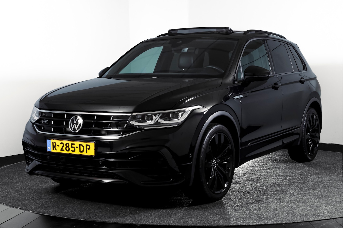 Volkswagen Tiguan - 1.5 TSI R-Line Business+ | Elek. Trekhaak | S/K-Panodak | Dig. Cockpit | Adapt. Cruise | S - AutoWereld.nl