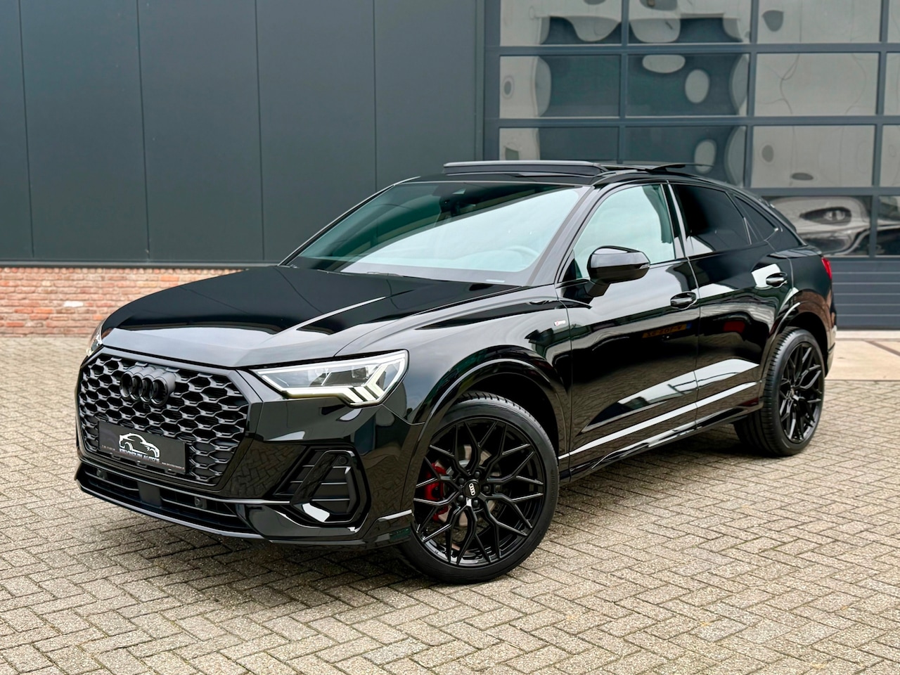 Audi Q3 Sportback - 35 TFSI S-Line 150 pk Blackstyle/pano/Camera/sfeerverlichting - AutoWereld.nl