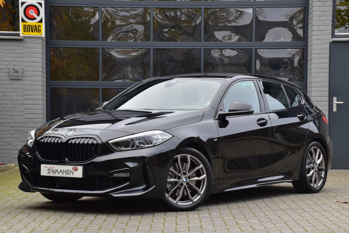 BMW 1-serie - 120i M sport | 18 inch | Carplay - AutoWereld.nl