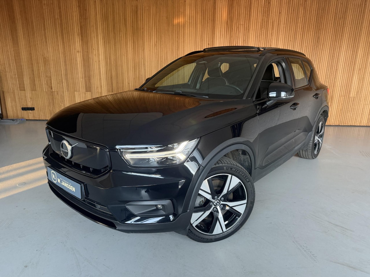 Volvo XC40 - Recharge P8 AWD R-Design Panoramadak | 360 camera | Electrische stoelen - AutoWereld.nl
