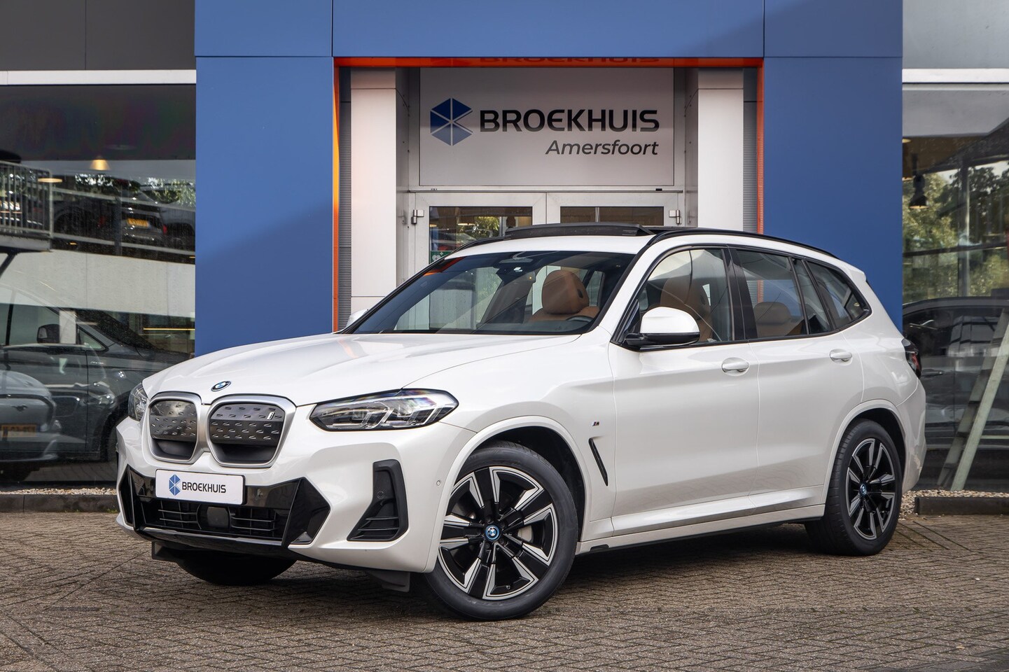 BMW iX3 - Executive 80 kWh | SOH 98% | Pano | Trekhaak | Leder+memory | Camera | Cruise adaptief | E - AutoWereld.nl