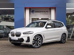 BMW iX3 - Executive 80 kWh | SOH 98% | Pano | Trekhaak | Leder+memory | Camera | Cruise adaptief | E