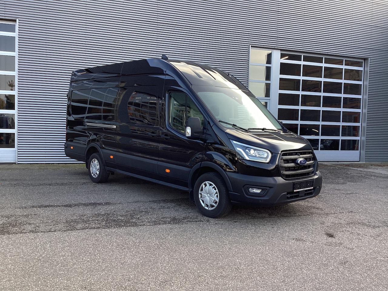 Ford Transit - 2.0 TDCI 170 pk Aut. L4H3 Trend Jumbo RWD Aut. 2.8t. Trekverm./ BI-Xenon/ Adapt.Cruise/ St - AutoWereld.nl