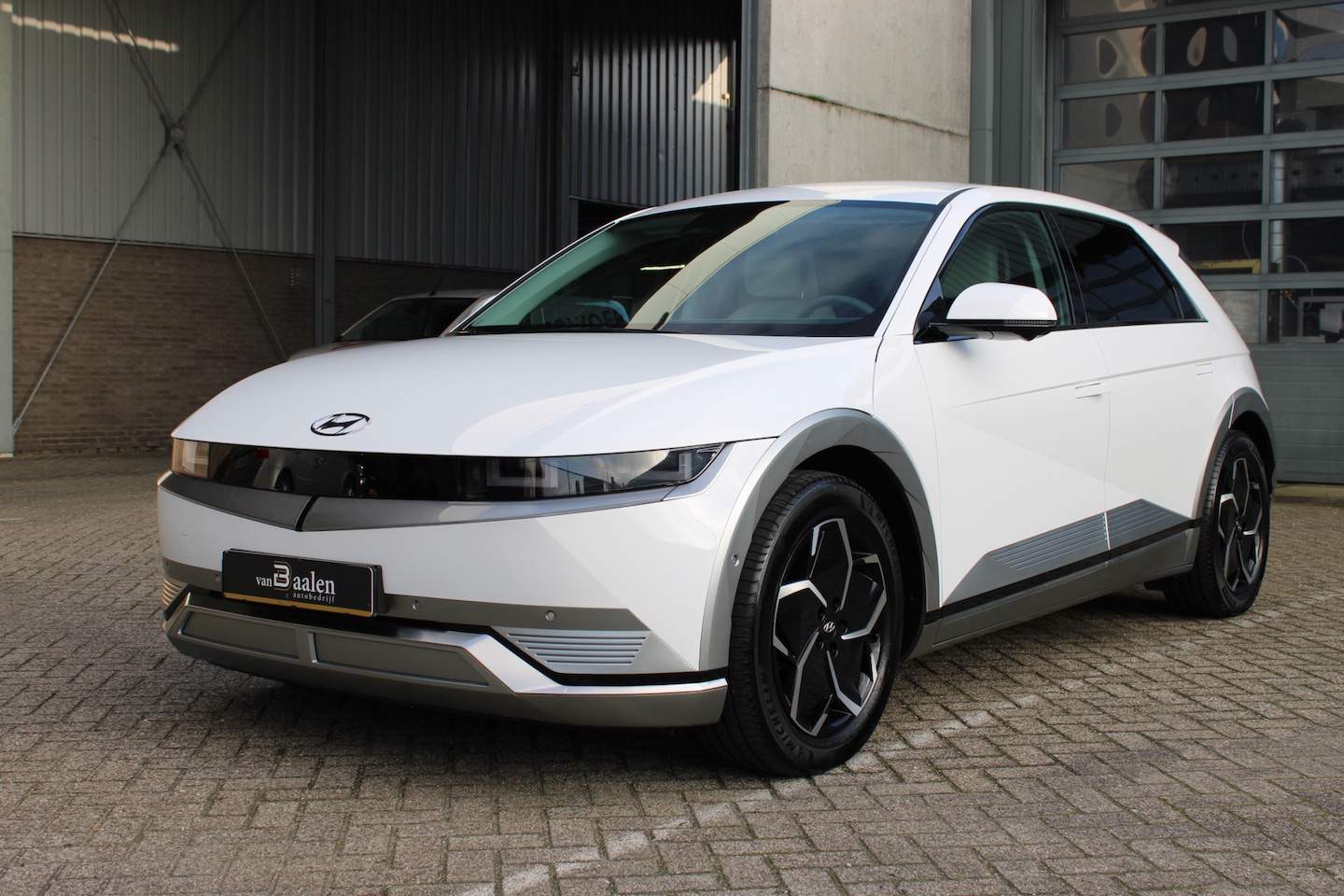 Hyundai IONIQ 5 - UNIQ 77.4 kWh SOh 97.9% LEER LED NAVI 17000KM!!! - AutoWereld.nl
