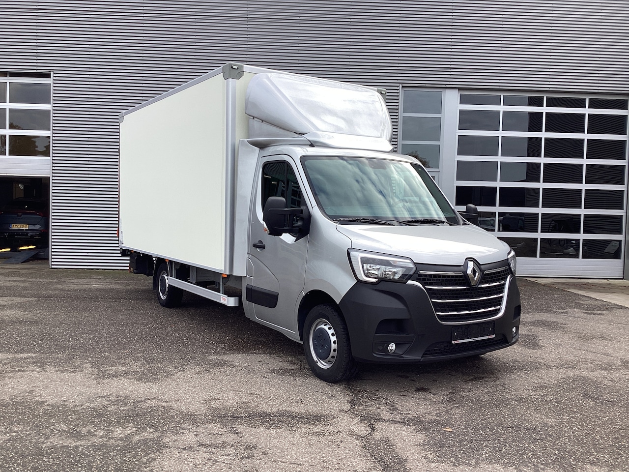 Renault Master - 2.3 dCi 165 pk Bakwagen Laadklep/ Zijdeur/ Spoiler/ Luchtvering/ Gev.Stoel/ Camera/ Cruise - AutoWereld.nl