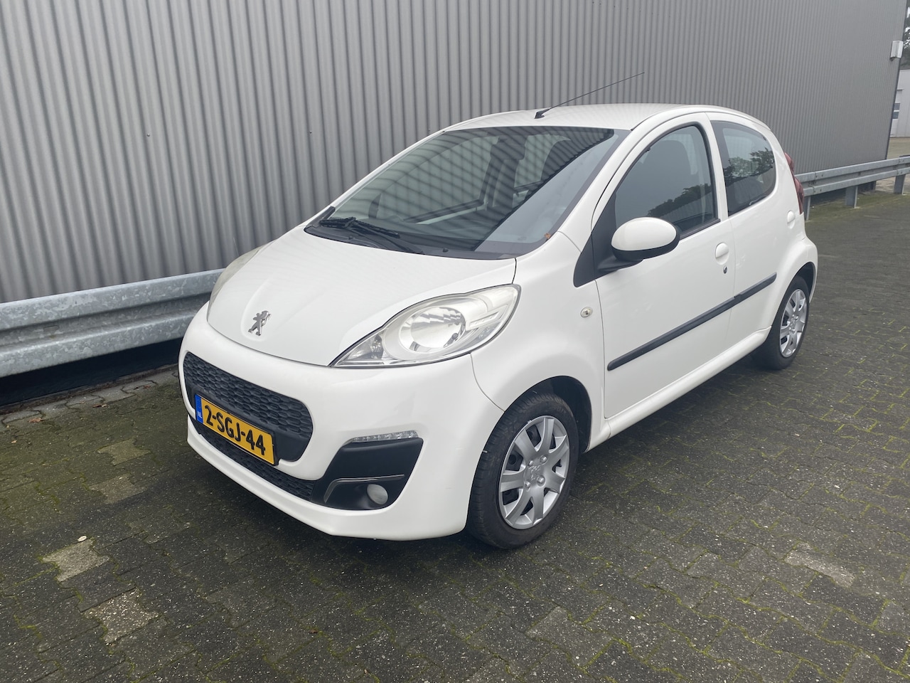 Peugeot 107 - 1.0 Active 1.0 Active 5-Drs, A/C, Elec.ramen, Centr.vergr, nw. APK – Inruil Mogelijk – - AutoWereld.nl