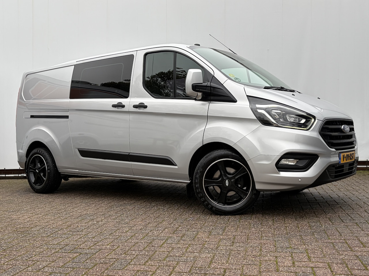 Ford Transit Custom - 340 2.0 TDCI L2H1 Limited DC Trekhaak Adapt.Cruise Camera Carplay Stoelverw Voll.Onderhoud - AutoWereld.nl