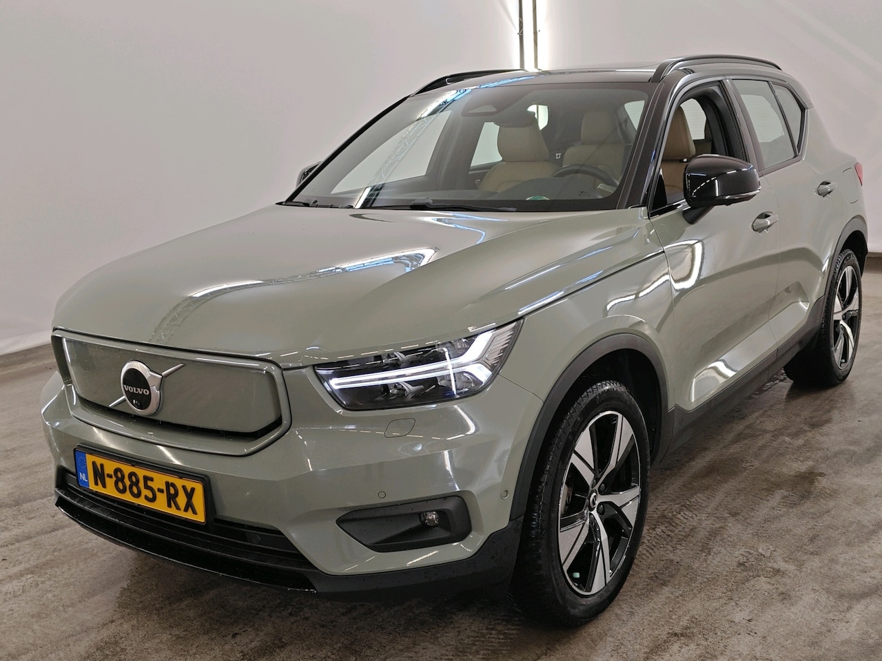 Volvo XC40 - 78kWh 408pk Recharge Twin Pro | SOH 90% | Trekhaak | Beige Leder | Panoramadak | Carplay | - AutoWereld.nl