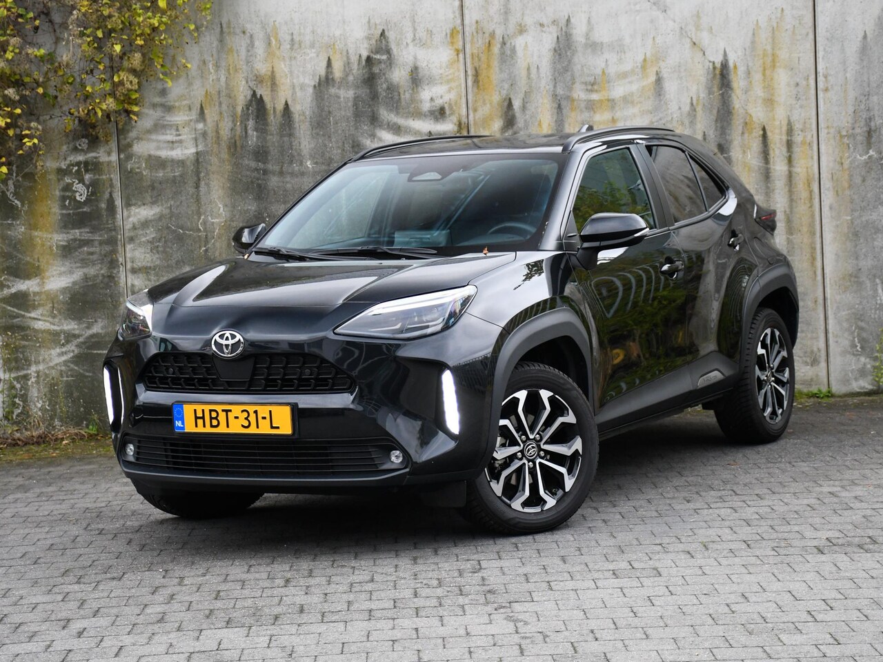 Toyota Yaris Cross - First Edition 1.5 Hybrid 115pk Automaat DODE HOEK | DAB | STOELVERWARMING | ADAP. CRUISE - AutoWereld.nl