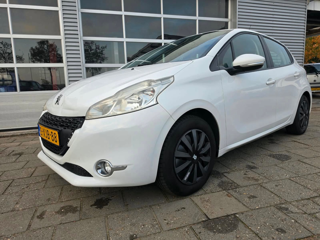 Peugeot 208 - 1.2 Vti Active 1.2 VTi Active ( AIRCO / CRUIS CNTRL / EXPORTPRICE) - AutoWereld.nl