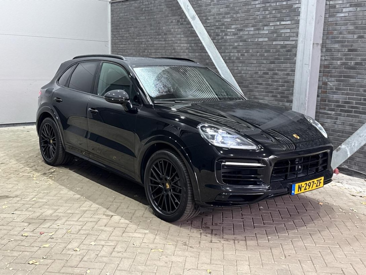 Porsche Cayenne - 3.0 E-Hybrid | Sport Chrono | Luchtvering | Panoramadak | Head-Up | Stoelventilatie V+A | - AutoWereld.nl