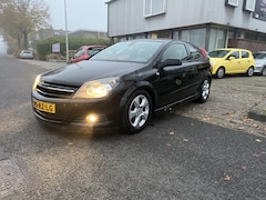 Opel Astra GTC - 1.8 Sport. Lederen bekleding, Airco Goed rijdende GTC met een Apk t/m 06-02-2027
