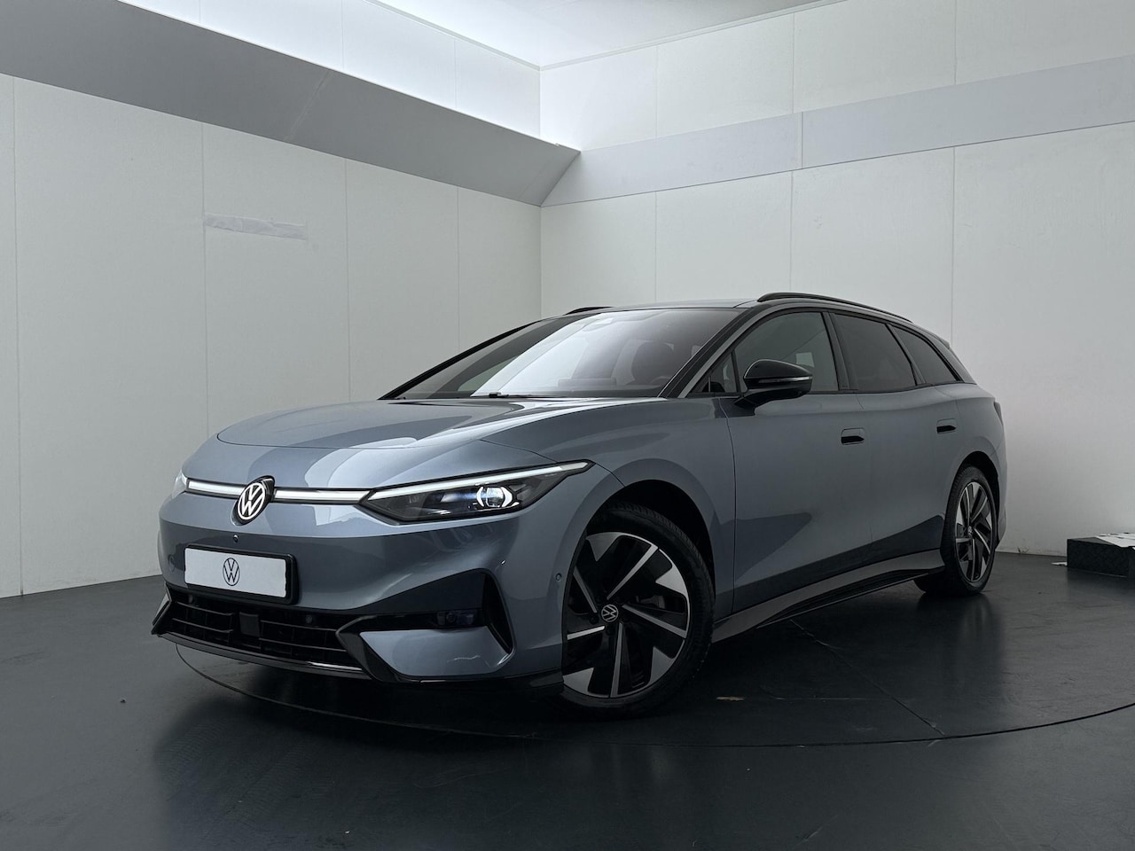 Volkswagen ID.7 Tourer - Pro Business 77 kWh | 286 PK | SoH 100% | Smart glass panoramadak | Trekhaak | Head-up dis - AutoWereld.nl