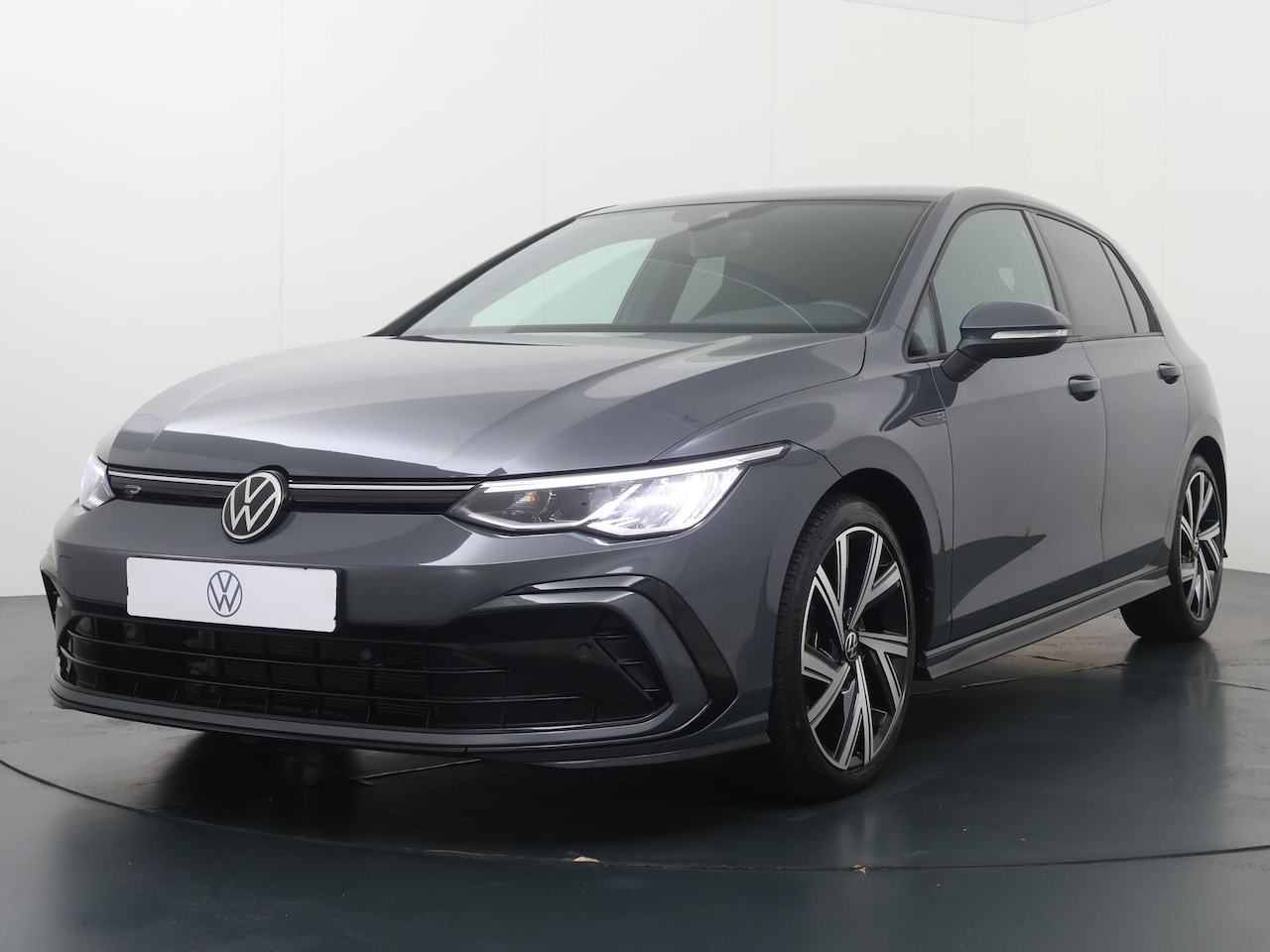 Volkswagen Golf - 1.5 eTSI R-Line Business+ | 150 PK | Automaat | Stoel- & stuurverwarming | Keyless | Adapt - AutoWereld.nl