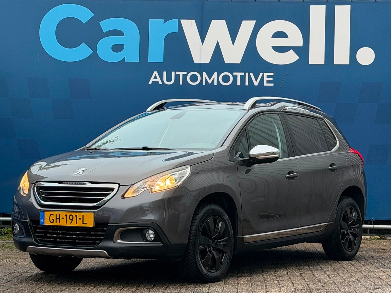 Peugeot 2008 - 1.2 PureTech Allure|D-Riem vv in 2025|Trekhaak|Pano|HalfLeder|Navi|Climate|Cruise|PDC|LMV| - AutoWereld.nl