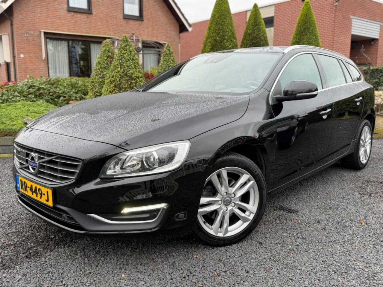 Volvo V60 - 2.0 D4 Aut. SUMMUM Full options, Elektrische st. + memory, Camera, Trekhaak - AutoWereld.nl