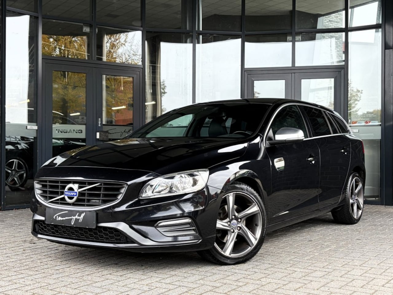Volvo V60 - 2.0 D4 R-DESIGN - AFN. TREKH. - ORG. NL. - AutoWereld.nl