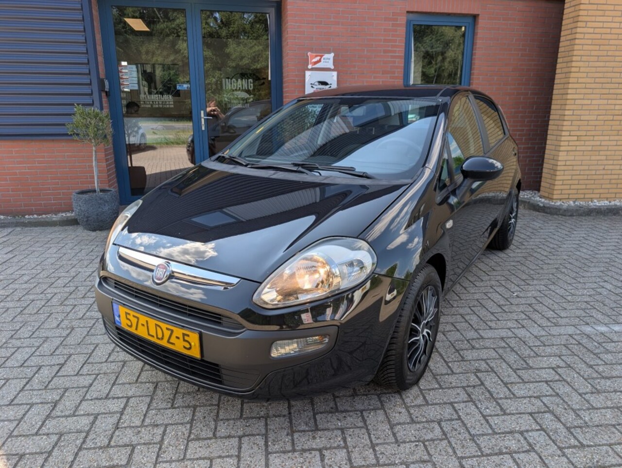 Fiat Grande Punto - 1.4 Active 1.4 ACTIVE, AUTOMAAT, Cruise, Airco, City - AutoWereld.nl