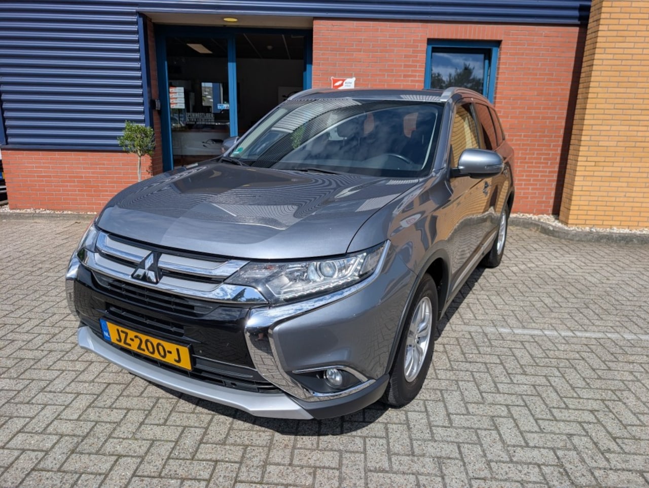 Mitsubishi Outlander - 2.0 Business Edition 2.0 BUSINESS EDITION,Dealer onderhouden, Automaat,Trekhaak,Cruise,Navi - AutoWereld.nl