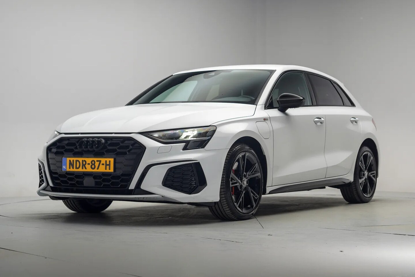 Audi A3 - 45 TFSI e S line Competition [ Leder Virtual Stoelverwarming ] - AutoWereld.nl
