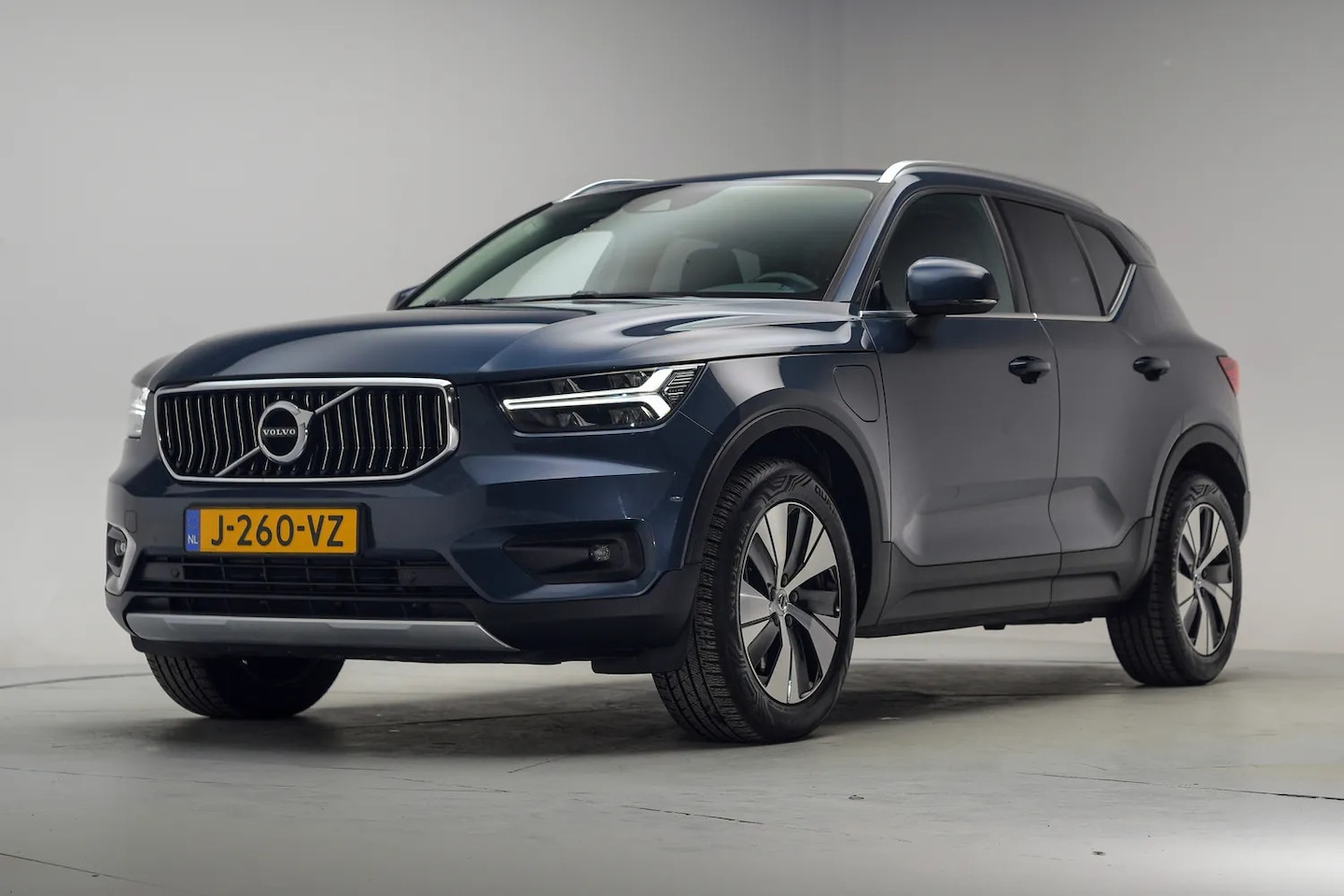Volvo XC40 - T5 Recharge Business Pro Aut [ Adapt.cruise Trekhaak Navi Apple/Android Clima ] - AutoWereld.nl