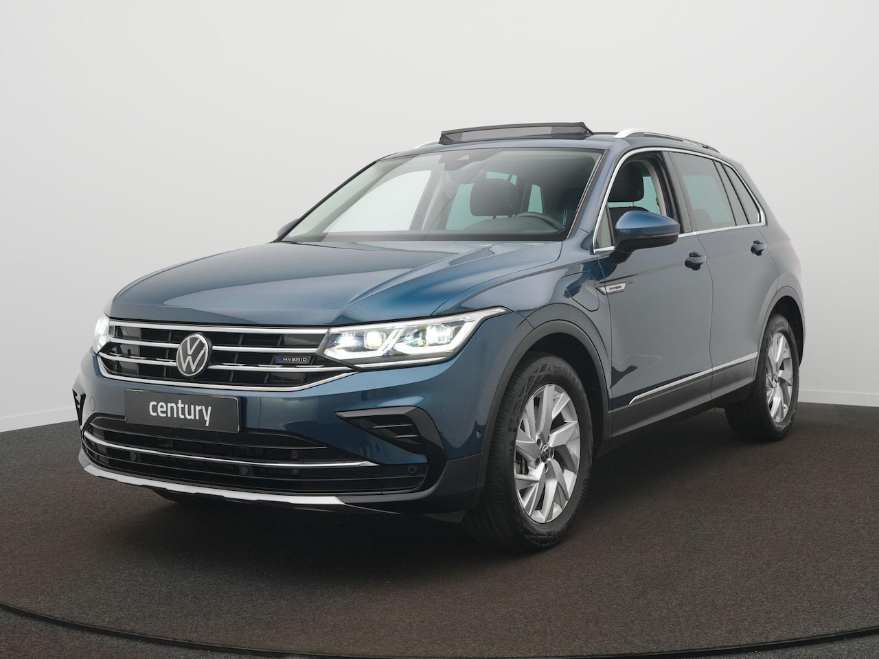 Volkswagen Tiguan - 1.4 TSI eHybrid Elegance DSG / Panoramadak / Virtual cockpit / Navi / Achteruitrijcamera - AutoWereld.nl