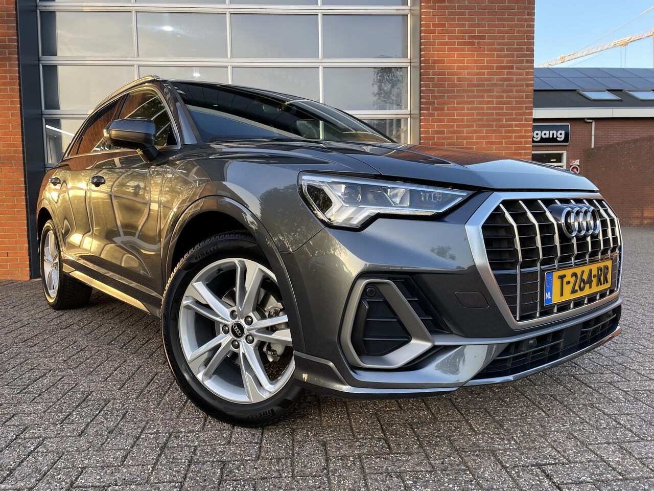 Audi Q3 - 35 TFSI S edition Trekhaak / Pano - AutoWereld.nl
