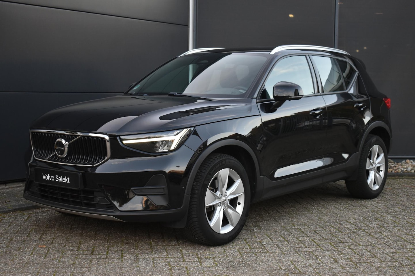 Volvo XC40 - 2.0 B3 Business Edition l 360° Camera l Google Infotainment l Keyless Entry & Drive l Elek - AutoWereld.nl