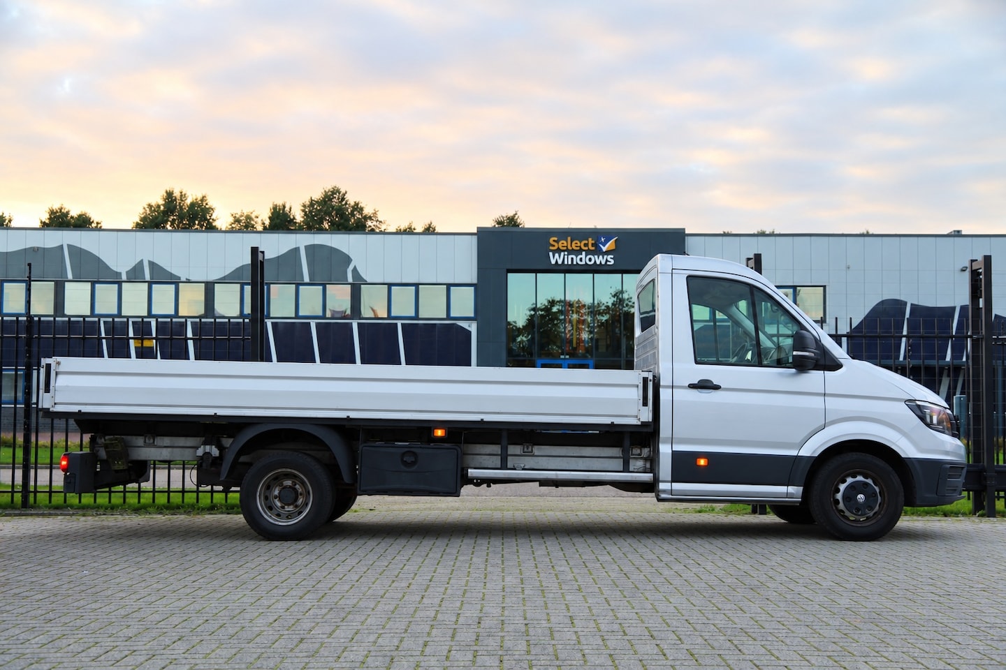 Volkswagen Crafter - 50 2.0 TDI 177 / Aut. / Open laadbak / 3.5t trekgewicht / Airco.. - AutoWereld.nl