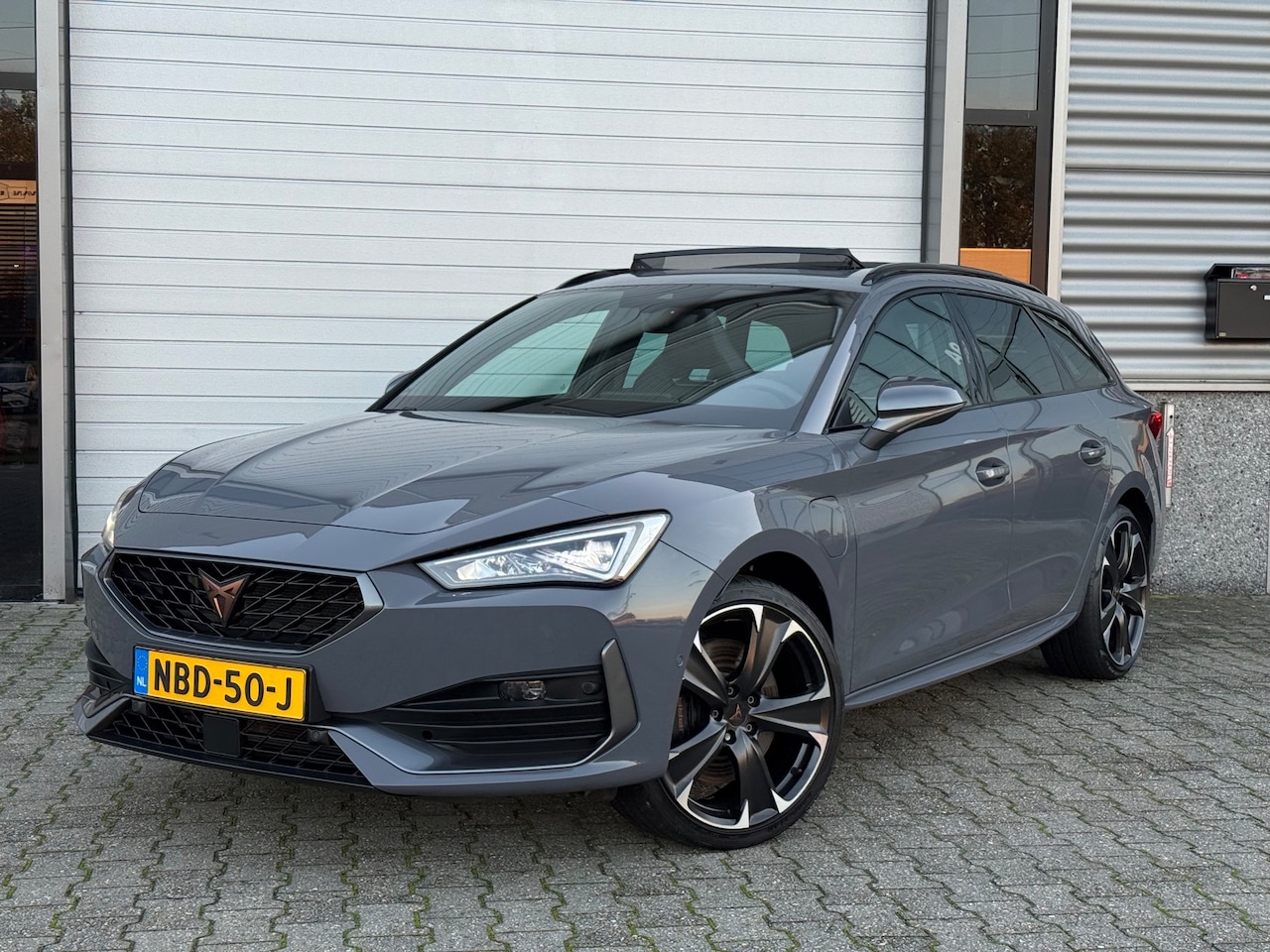 CUPRA Leon Sportstourer - 1.4 e-Hybrid VZ Pano Nano 19 Inch 245PK - AutoWereld.nl