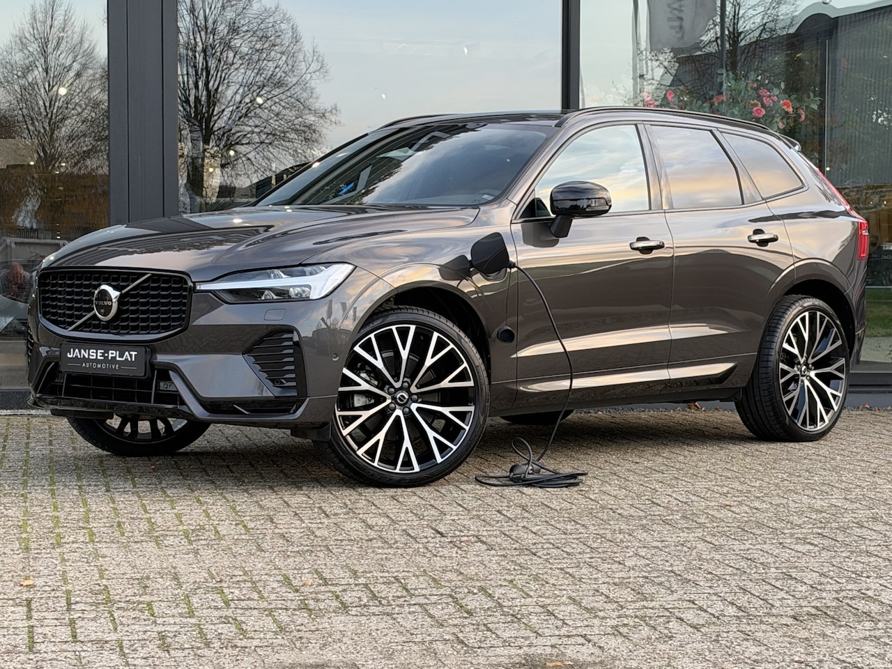 Volvo XC60 - 2.0 T6 Long Range AWD Plus Dark Pano | Trekhaak | 360 CAM | H&K - AutoWereld.nl