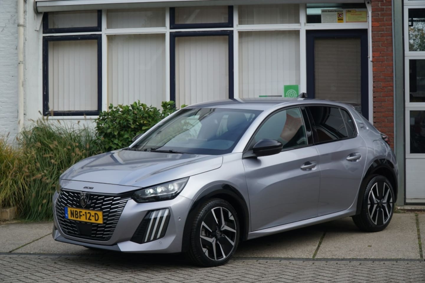 Peugeot 208 - 1.2 Hybrid 100 e-DCS6 GT - AutoWereld.nl