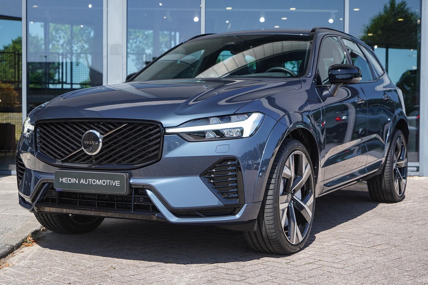 Volvo XC60 - 2.0 T8 Plug-in hybrid AWD Ultra Dark Exec. Ed. | Luchtvering | Bowers & Wilkins Audio | He - AutoWereld.nl