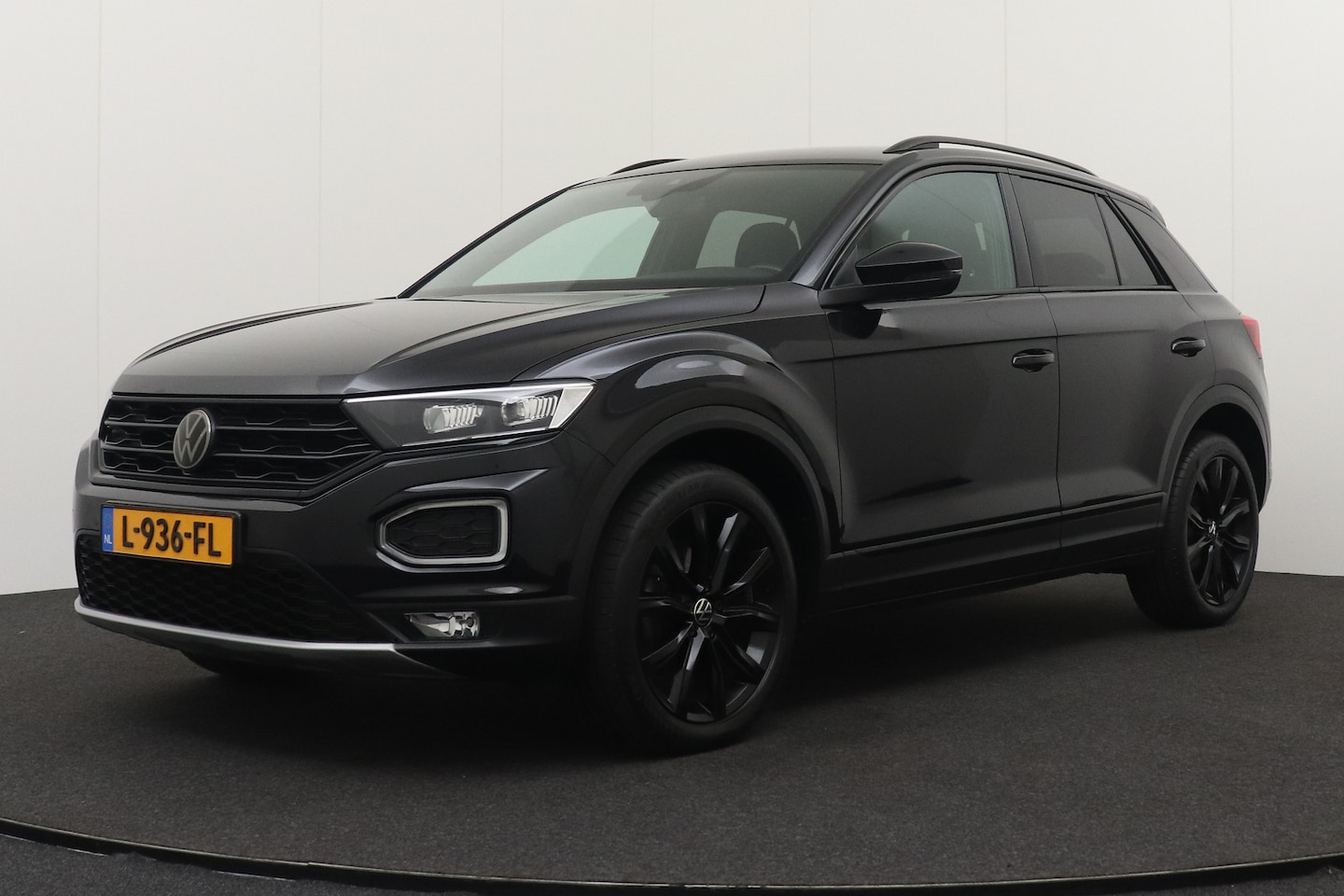Volkswagen T-Roc - 1.5T 150PK Aut. R-Line BlackLine Digi.Dash Stoelverw. 18'LMV - AutoWereld.nl