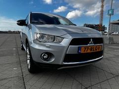 Mitsubishi Outlander - 2.4 Instyle AUT CLIMA CRUISE CAMERA NAP
