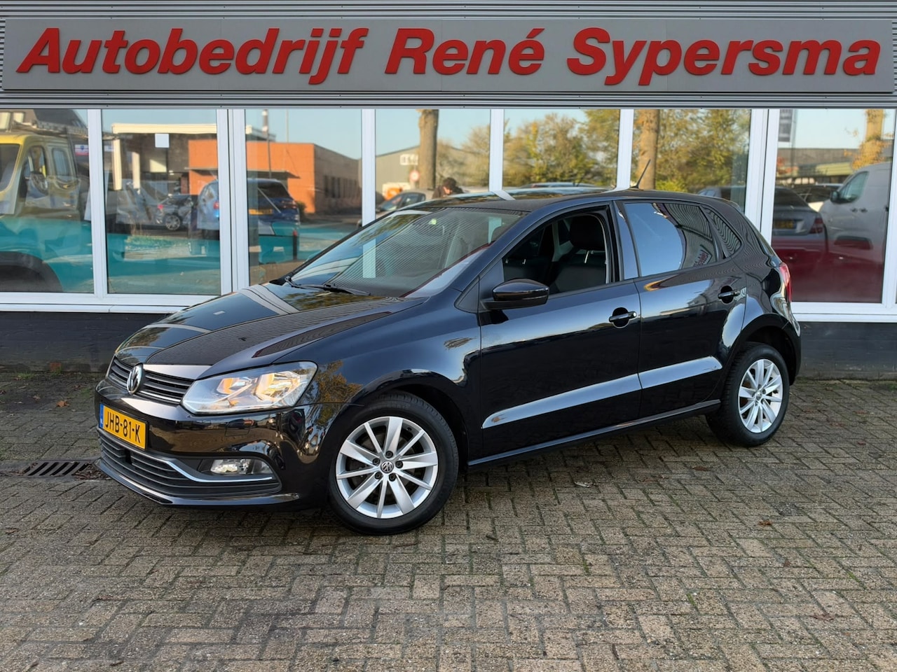 Volkswagen Polo - 1.2 TSI Highline | Stoelverwarming | Parkeersensoren | Bluetooth | Clima | Cruise - AutoWereld.nl