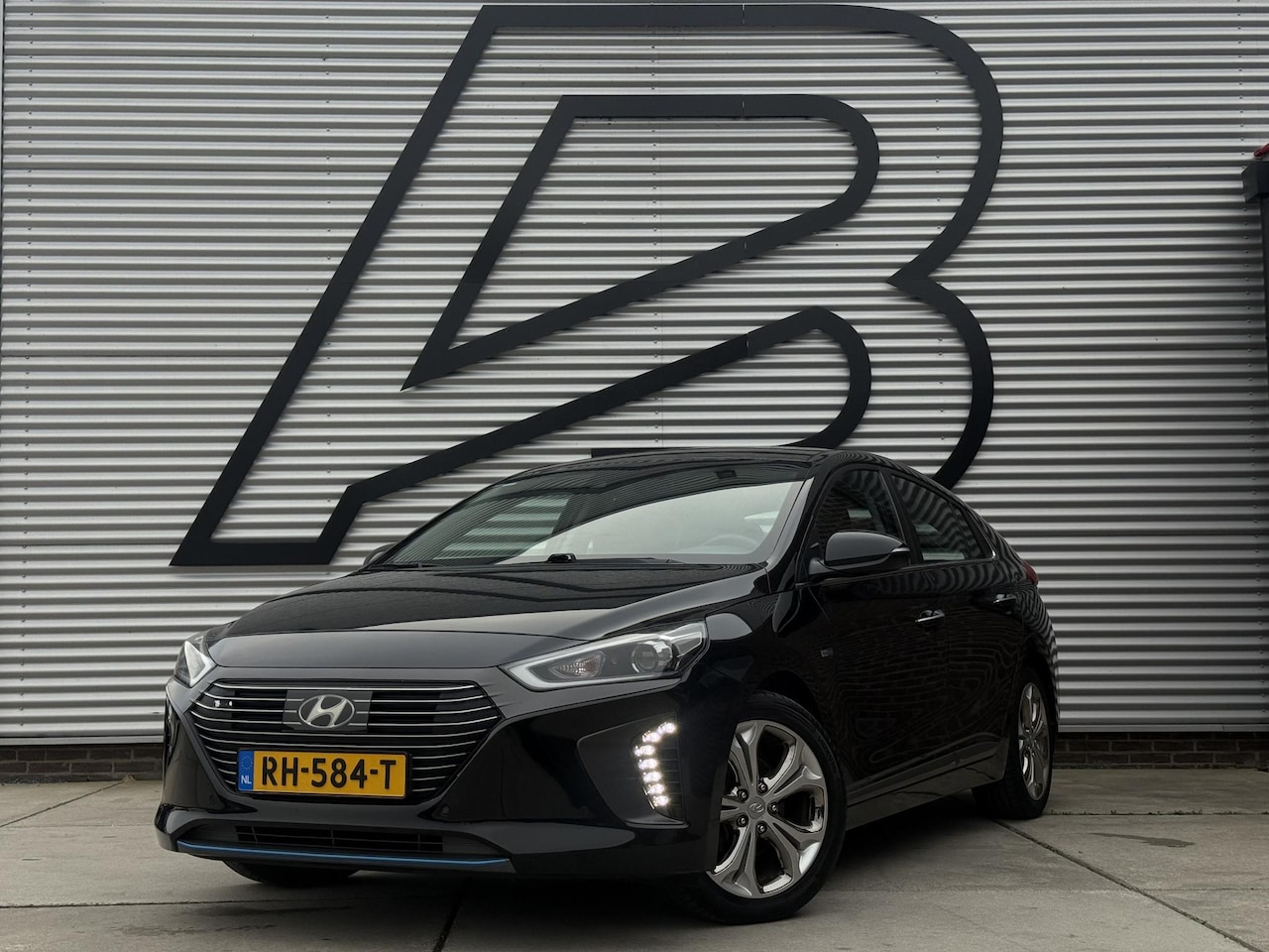 Hyundai IONIQ - 1.6 GDi Premium 2e Eigenaar|Navi|Schuifdak|Camera|Leder|Clima|Cruise|Stoel+Stuur Verwarmin - AutoWereld.nl