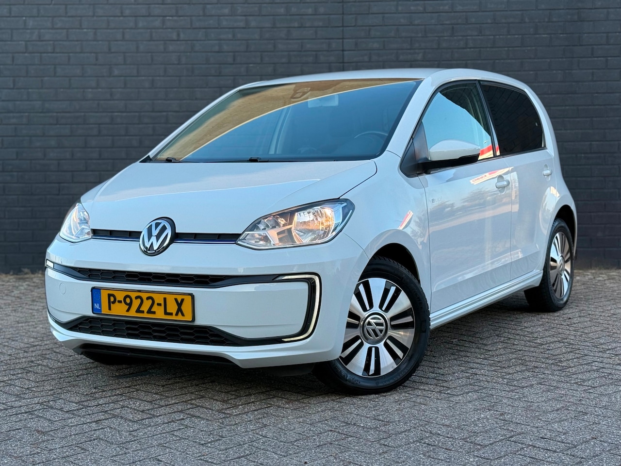 Volkswagen e-Up! - E-up! Bj 2017 ECC Airco 5Drs stoelverw Pdc Half leer - AutoWereld.nl