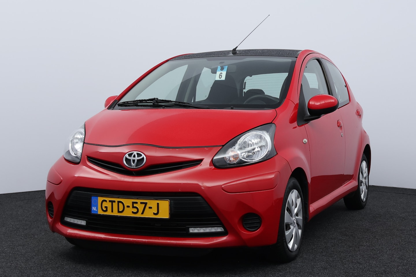 Toyota Aygo - 1.0 VVT-i Access/ APK 11-2027!/ 5-Drs/ LED Dagrijverl./ Airco/ C.V. Afstand/ Elek. Ramen/ - AutoWereld.nl