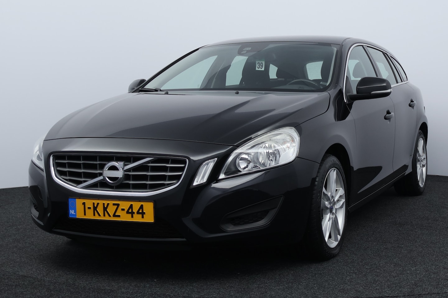 Volvo V60 - 1.6 T3 Momentum/ Trekhaak/ 17'' LMV/ Half-Leder/ Navi/ Clima/ Cruise/ Elek. pakket/ Isofix - AutoWereld.nl