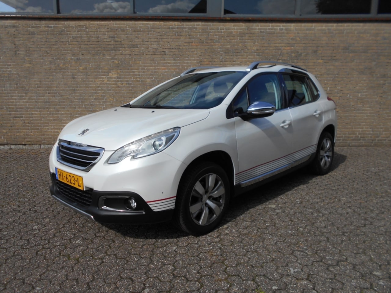 Peugeot 2008 - 1.2 PureTech Allure 1.2 PureTech 82pk Allure - AutoWereld.nl
