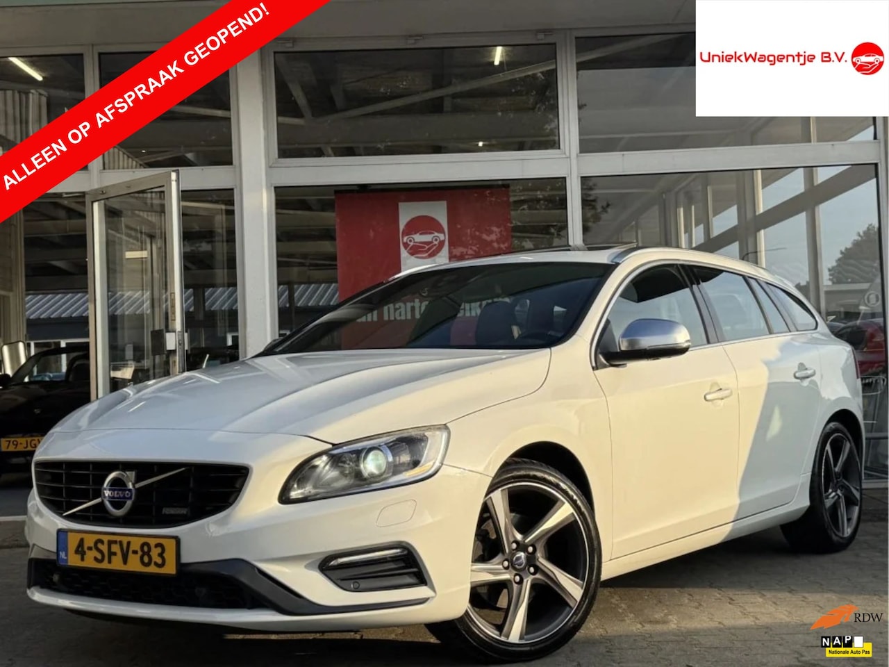 Volvo V60 - 1.6 T4 R-DESIGN | NL-AUTO! | 1E EIG! | DEALER OH! - AutoWereld.nl