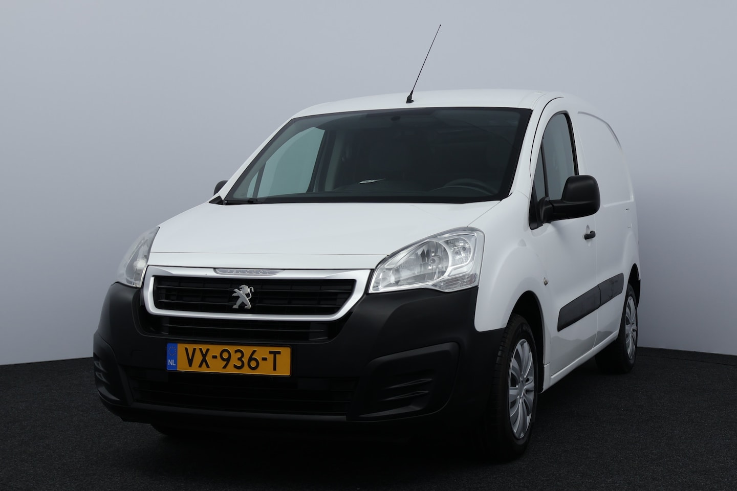 Peugeot Partner - 122 1.6 BlueHDi 100 L1 XR S&S/ Zij-Schuifdeur Rechts/ 100pk!/ Airco/ Cruise/ Elek. pakket/ - AutoWereld.nl